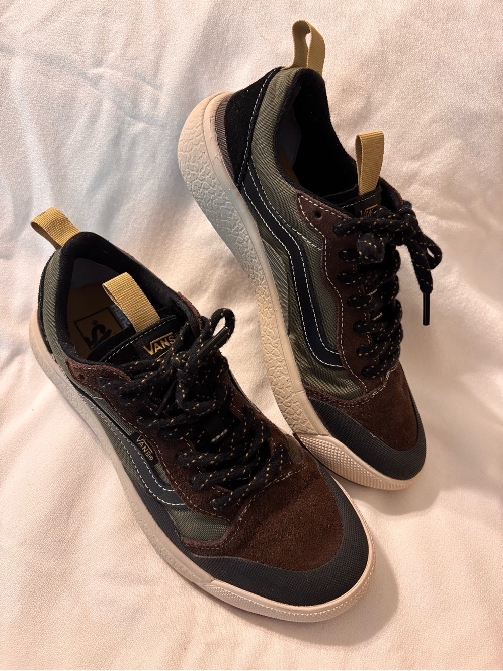 EUC Vans UltraRange EXO SE sneakers in black and olive